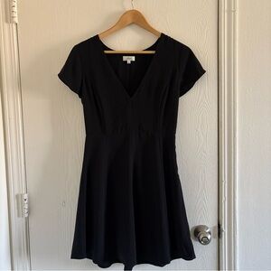 Wilfred Aritzia Black Mini Dress Women’s Size 4 V-Neck Fit & Flare Short Sleeve